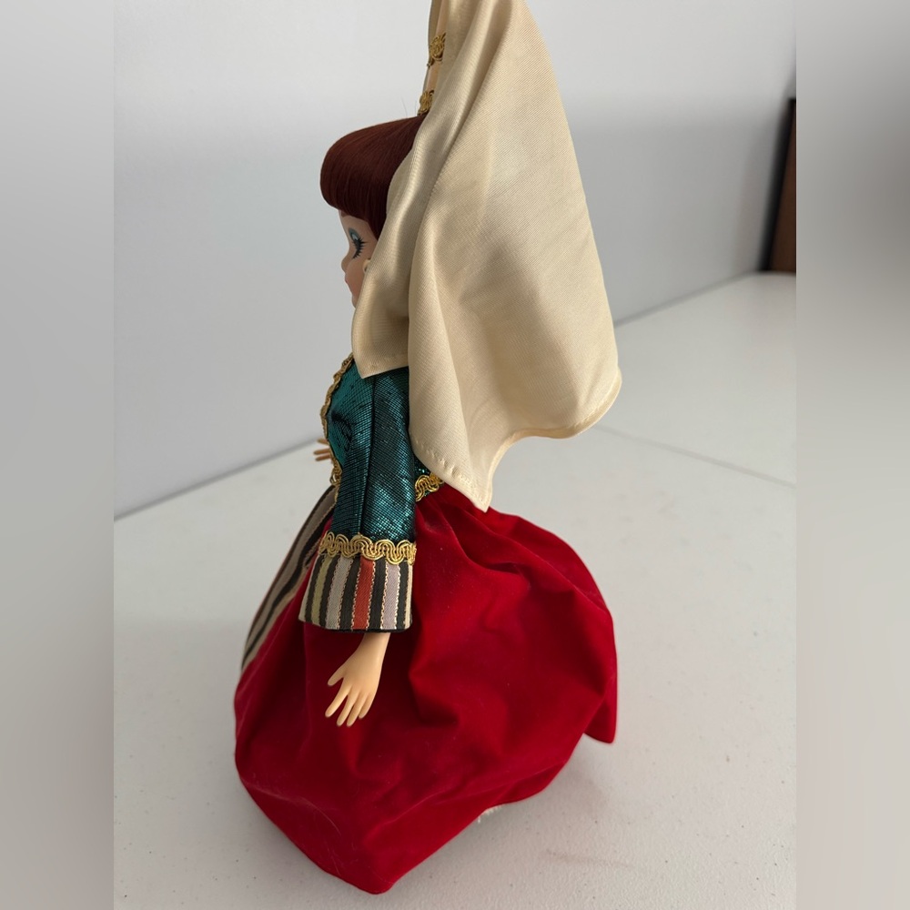 Bradley Musical international Doll (Israel) with Red and Green Dress - Picture 3 of 7